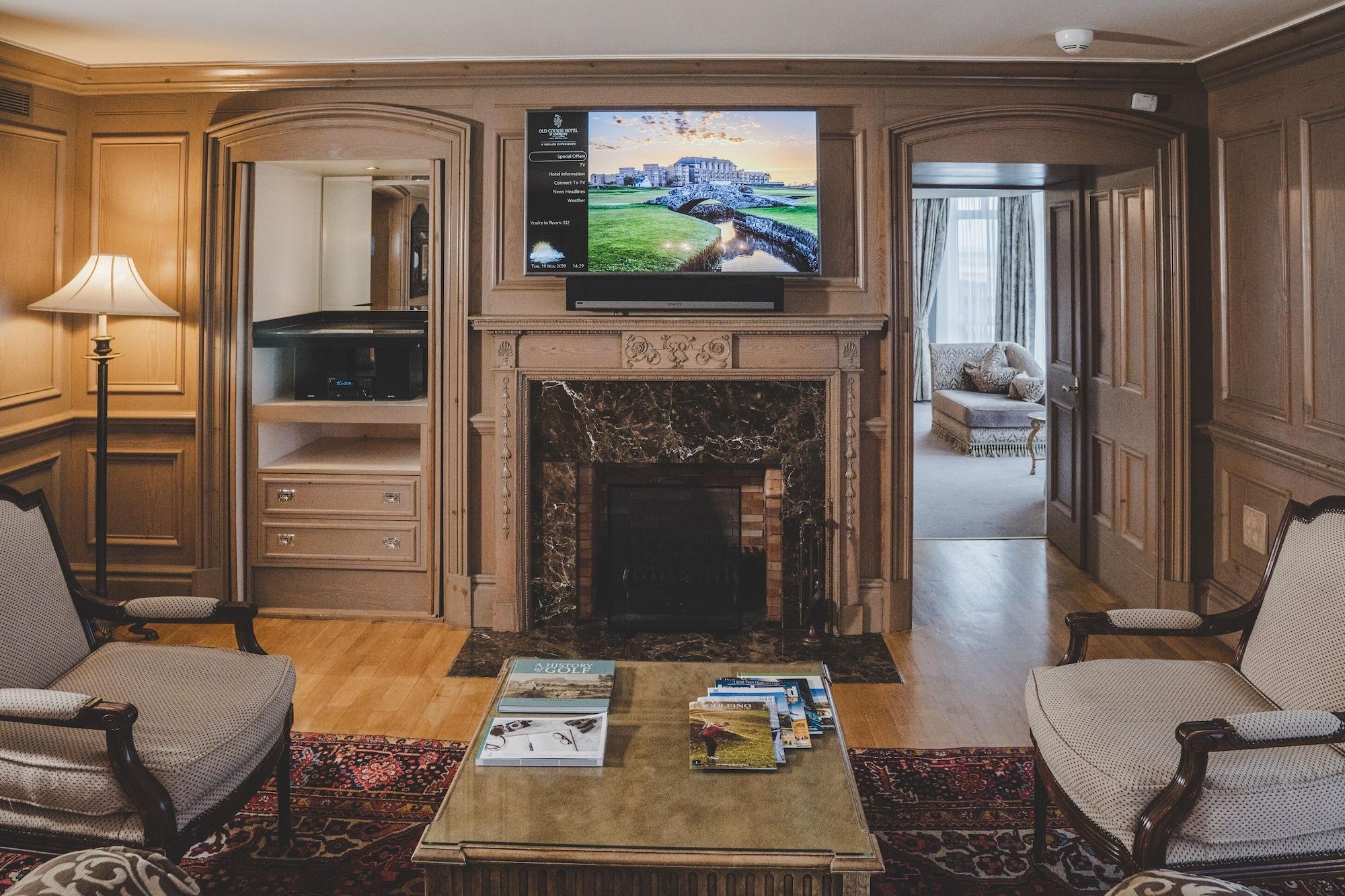 Old Course Hotel St Andrews Esterno foto A television set in a living room