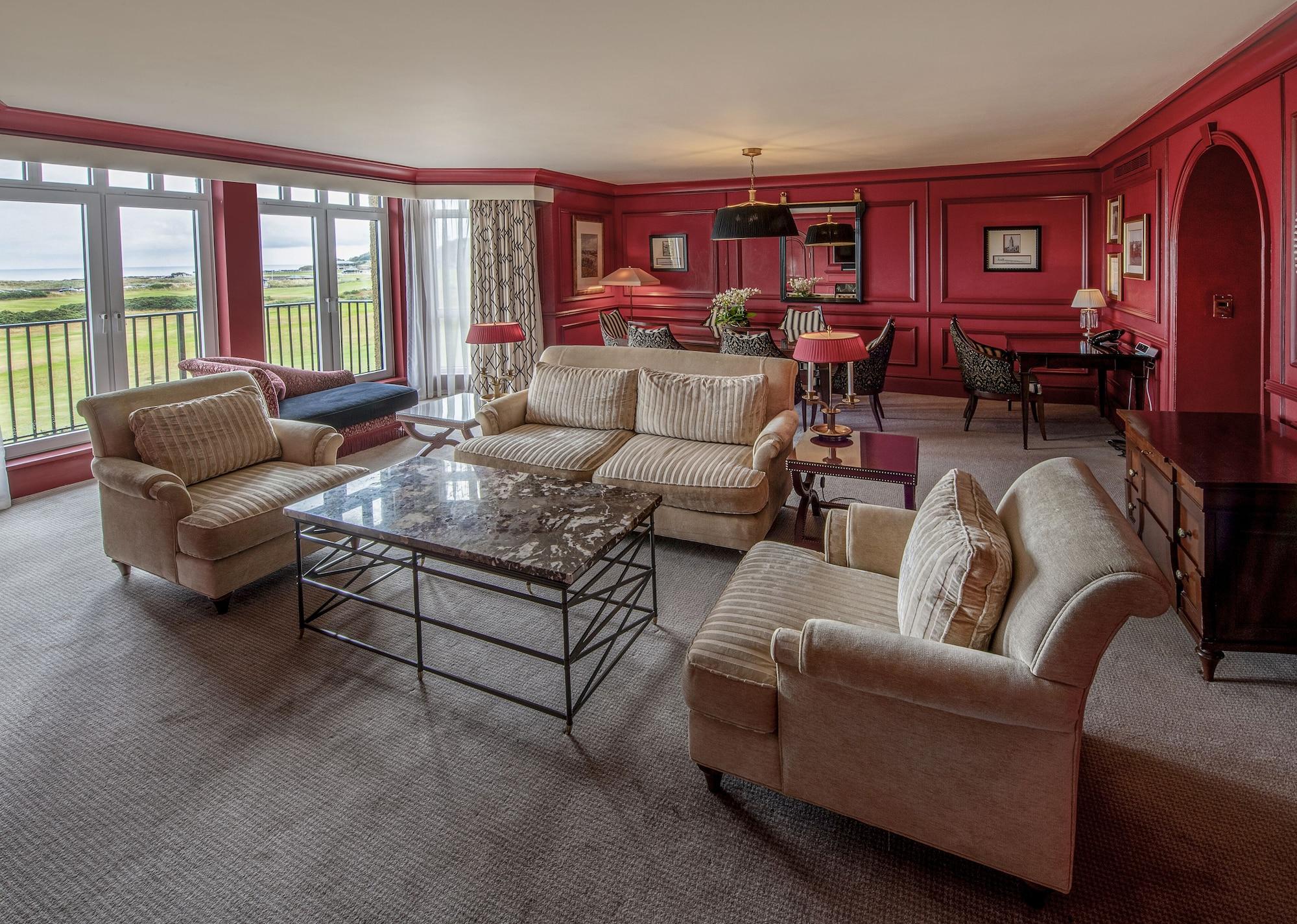 Old Course Hotel St Andrews Esterno foto The living room of a suite at The Ocean House