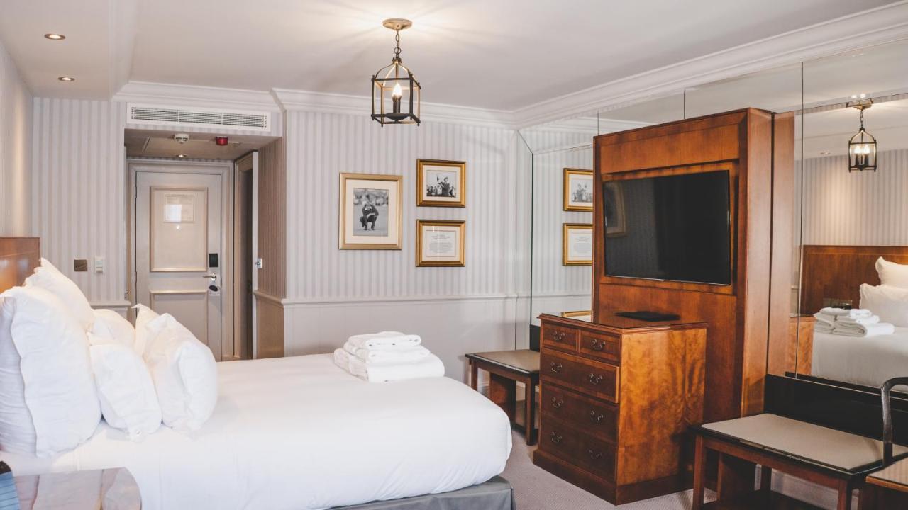 Old Course Hotel St Andrews Esterno foto A bedroom at The Mitre