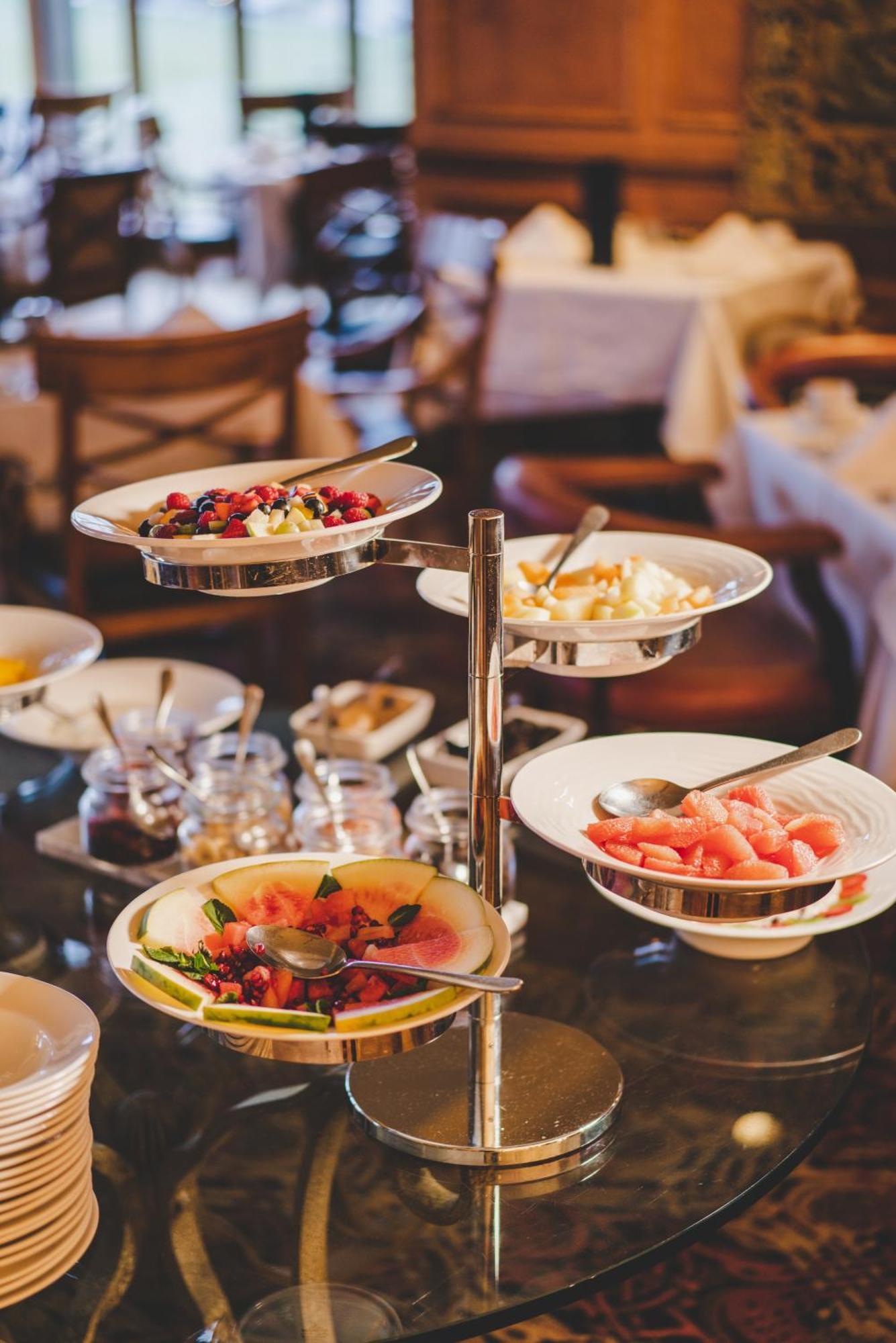 Old Course Hotel St Andrews Esterno foto A tiered serving stand