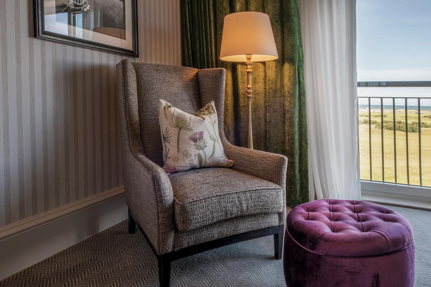 Old Course Hotel St Andrews Esterno foto A chair with a footstool